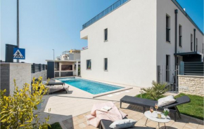 Stunning Home In Novigrad With Jacuzzi